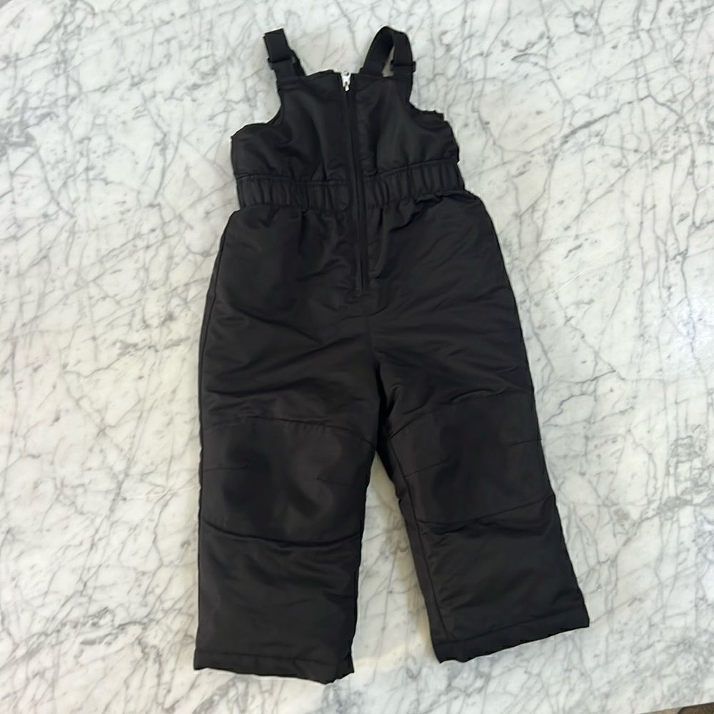 𝅺HEALTHTEX black bib snow pants size 3T.